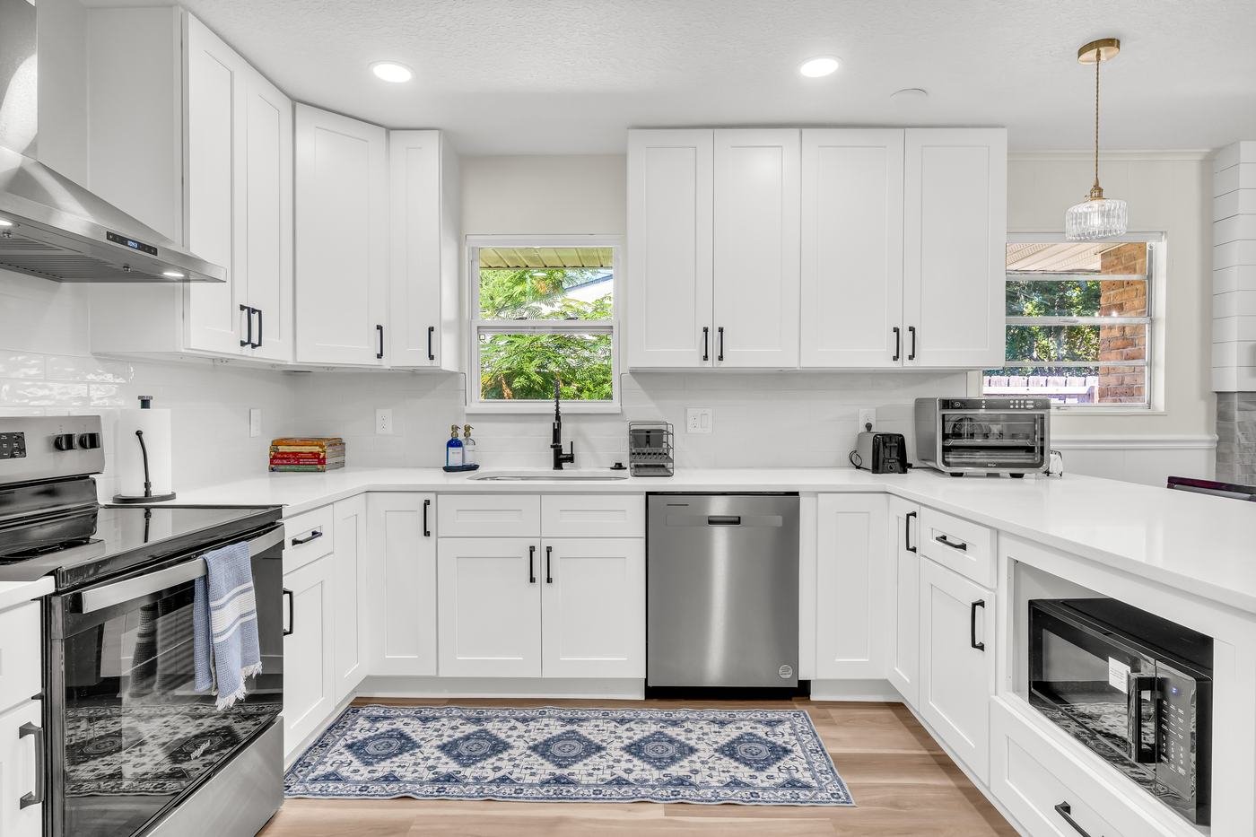 Fully equipped kitchen in furnished Mandarin Jacksonville home