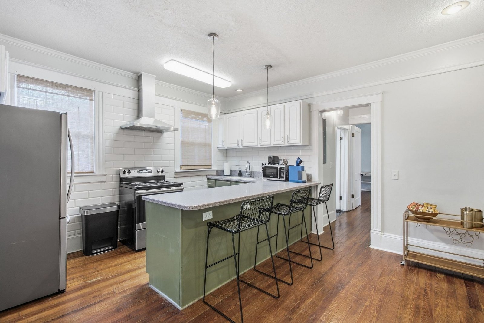 Fully equipped kitchen with island seating for four
