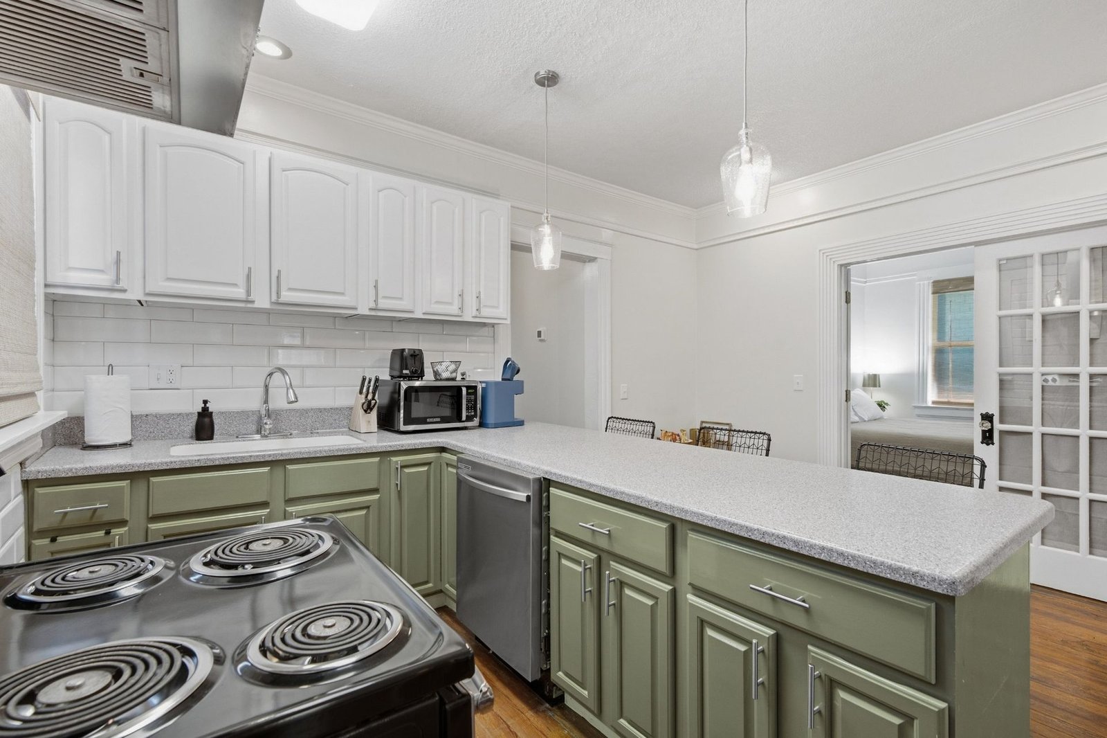 Dishwasher, microwave and Keurig included